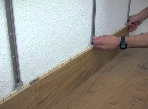 mounting clips for parquet