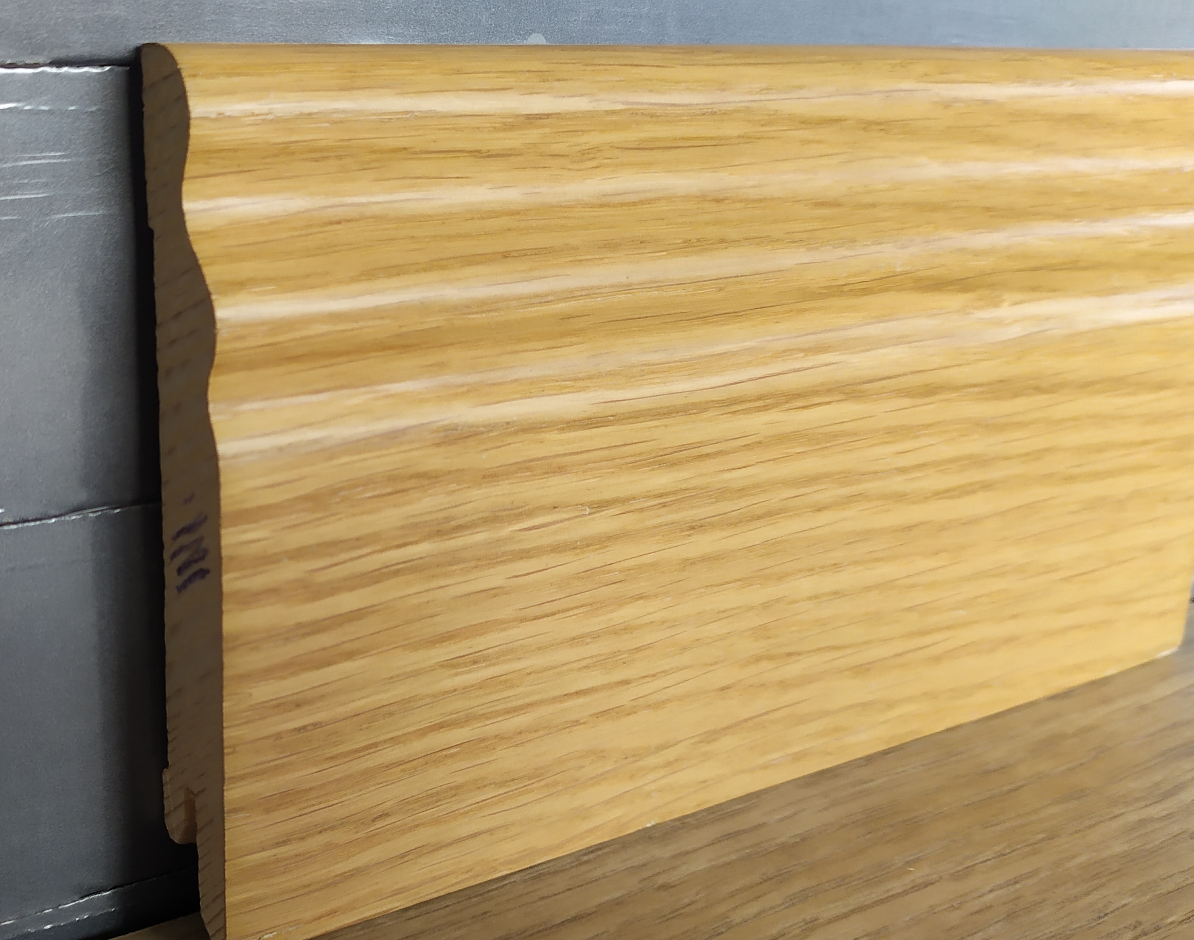 Veneered skirting boards PEDROSS oak lacquered 15*95 mm
