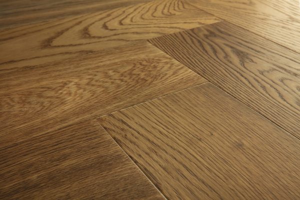 Three-layer parquet Quick-Step Disegno Cinnamon raw oak extra matt DIS4979S Structure Herringbone