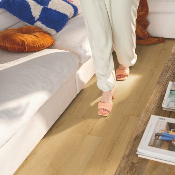 Vinyl floor Quick-Step Bloom Brushed Oak Honey AVMPU40318