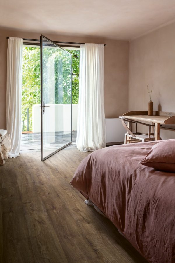 Vinyl flooring Quick-Step Bloom Autumn oak chocolate AVMPU40199