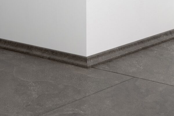 Laminēta grīdlīste Quick-Step 17*17*2400mm QSSCOT05485